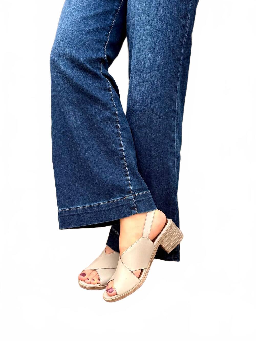 NEW BUENO women's owen low heel sandal in tusk